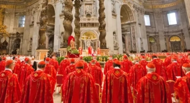 Papalık seçimi başladı 