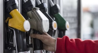 Akaryakıta tarihin en büyük zammı geldi