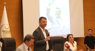 Akhisar Belediyesi’nde Yeni Dönem: Ekrem Kayserili Başkan Seçildi