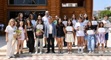 Altıeylül Cumhuriyet Çocuk ve Gençlik Korosu Üyelerine Sertifika Töreni Düzenlendi