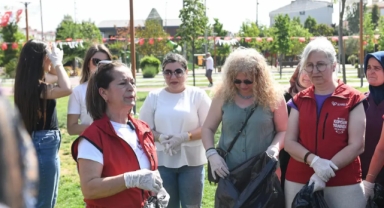 Altıeylül'de Gönüllü Kadınlardan Anlamlı Çevre Temizliği Etkinliği