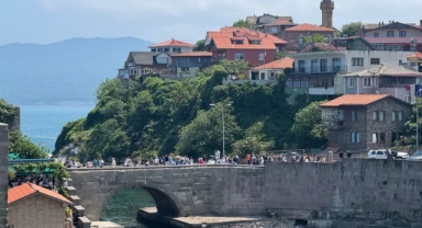 Amasra bayram tatilinde nüfusunun 10 katı misafir ağırlıyor