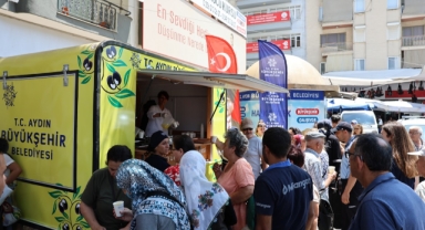 Aydın Büyükşehir Belediyesi’nden Sıcak Yaz Günlerinde Limonata İkramı