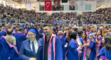 Bandırma’da Mezuniyet Coşkusu: Başkan Mirza’dan Gençlere Anlamlı Mesaj