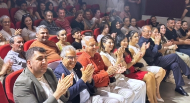 Bandırma’da Minik Öğrenciler İlk Mezuniyet Sevinciyle Geleceğe Adım Attı