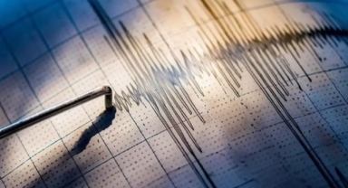 Bir korkutan deprem de Ege'de 