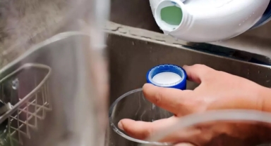 Dev market zincirinin çamaşır suyu toplatılıyor