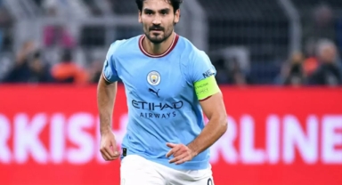 Gemileri yaktı geliyor 