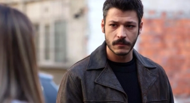 Kubilay Aka saçlarını pembeye boyattı