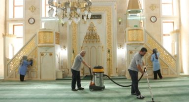 Küçükçekmece Belediyesi’nden Bayram Öncesi Yoğun Mesai