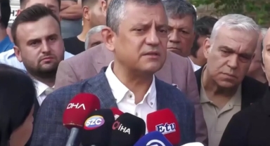  Özel'den namaz çıkışı sert sözler