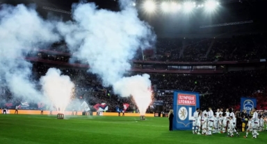  Paris Saint Germain küme düşen Lyon'u kurtarıyor