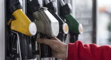Petrol fiyatı düştü akaryakıta indirim bekleniyor