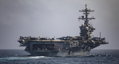 ABD'ye ait dev gemi İran yakınlarında görüntülendi