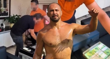 Başkan Yardımcısı not defterini teslim etti