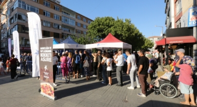 Küçükçekmece’de Muharrem Ayı Bereketi: Binlerce Kişiye Aşure Dağıtıldı