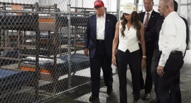 Sınır dışı edilen yamyam uçakta kendisini yedi