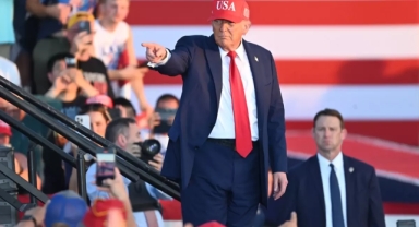 Trump ABD tarihinin en büyük tasarısını imzaladı