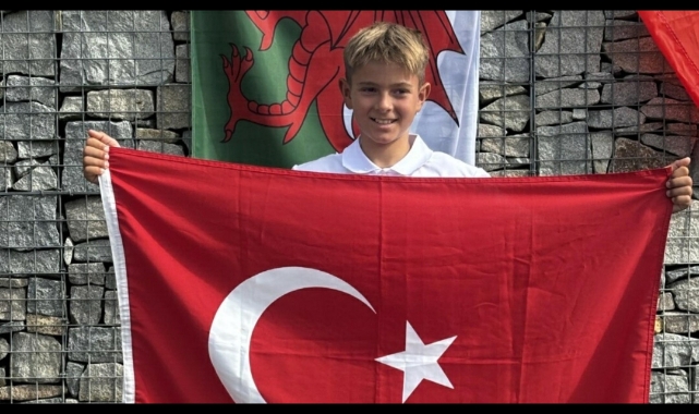 12 Yaşındaki Milli Sörfçü Tuna Tekin, Galler'de Tarihi Başarıya İmza Attı