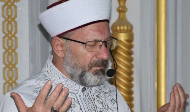 “Ağustos Hutbelerinde Siyaset Tartışması: Ali Erbaş, Görev Süresinin Sona Ermesine Hazırlanırken ‘Tüm Tuşlara Basıyor’ İddiası”