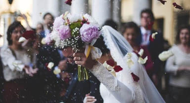 Avrupa’da Çiftler Düğün Masraflarını Yabancılardan Karşılıyor