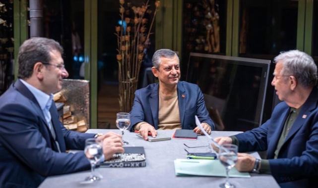 “Özgür Özel: Kendimi bir seçenek olarak tutarım, Mansur Yavaş da bu şartlar altında ‘yadsınmayacak’ bir alternatif”