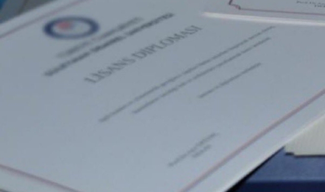 Sahte Evrakla Vatandaşlık Ticareti: AKP'li Eski Yöneticinin de Dahil Olduğu Çete 2.691 Yabancıya Vatandaşlık Sağladı