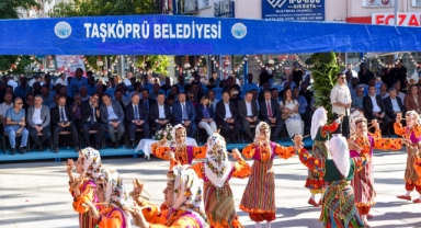 Taşköprü’de Festival Coşkusu: Yöresel Kıyafetli Güzellik Yarışması Renkli Görüntülere Sahne Oldu