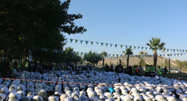 “Urfa’da Vakıf Etkinliğinde Çocuklara Meydanda Namaz Kıldırıldı”