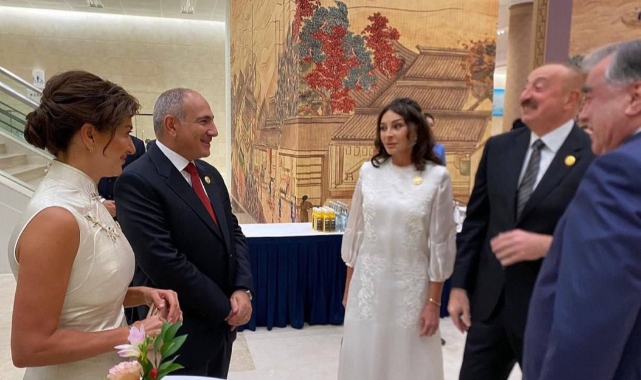 Azerbaycan Cumhurbaşkanı İlham Aliyev ile Ermenistan Başbakanı Nikol Paşinyan, Çin'deki Şanghay İşbirliği Örgütü Zirvesi'nde Bir Araya Geldi