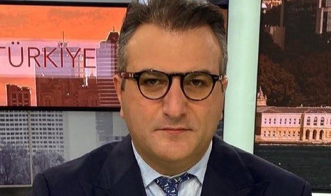 Cem Küçük’ten “uçakta sorular önceden belirleniyor” itirafı