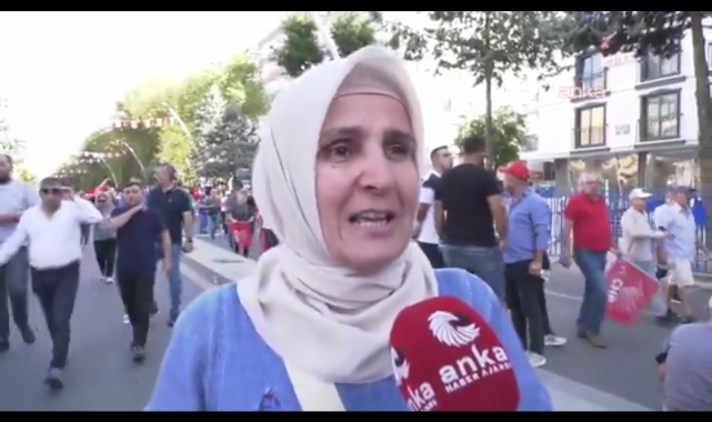 CHP Ankara Mitinginde Bir Yurttaştan “İmamoğlu Cumhurbaşkanı Olacak” İddiası: “40 Gün Önce Hacdan Geldim, Dua Ettim”