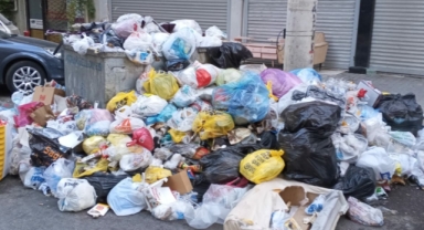 İzmir'in Mahallerinde Çöp Dağları Yükseliyor