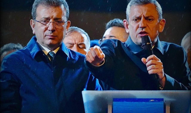 Özgür Özel’den ‘Millete Emanet’ Dayanışması: Kitap Gelirleri, Mağdur Gençlerle Buluşacak