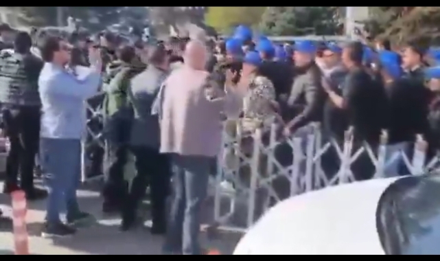 158 Gündür Grevde Olan TPİ İşçilerine Polis Müdahalesi
