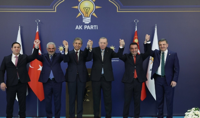 7 Belediye Başkanı Partisinden Ayrılarak AKP’ye Katıldı