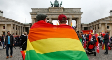 Almanya’da Cinsiyet Geçişi Rekor Kırdı: 10 Ayda 22 Bini Aştı