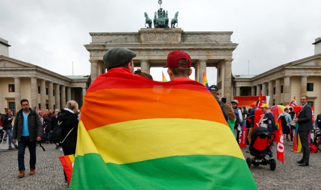 Almanya’da Cinsiyet Geçişi Rekor Kırdı: 10 Ayda 22 Bini Aştı