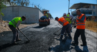 ALTIEYLÜL KIRSAL VE MERKEZDE YOLLARI YENİLİYOR