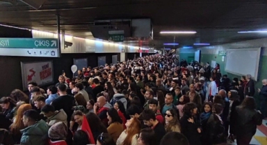 Ankara’da 29 Ekim Yoğunluğu: Yurttaşların Anıtkabir’e Akını Metroda Yoğunluk Oluşturdu