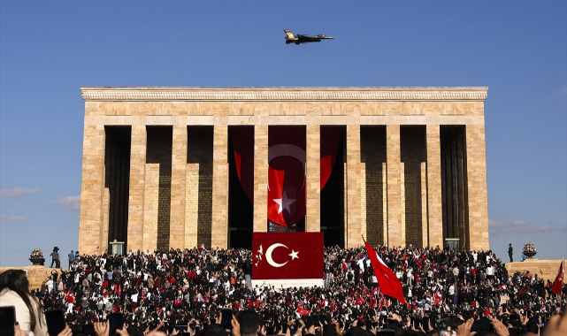 Cumhuriyet Bayramı'nda Rekor Ziyaret: Anıtkabir'e 1 Milyon 125 Bin Kişi Akın Etti