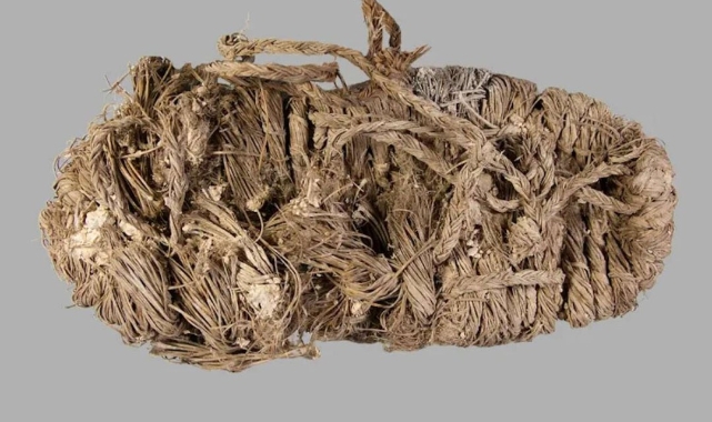 İspanya’nın Güneyinde Bulunan Akbaba Yuvasında 750 Yıllık Orta Çağ Ayakkabısı Ortaya Çıktı