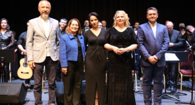 ALTIEYLÜL’DE YEŞİLÇAM EZGİLERİYLE NOSTALJİ DOLU BİR GECE