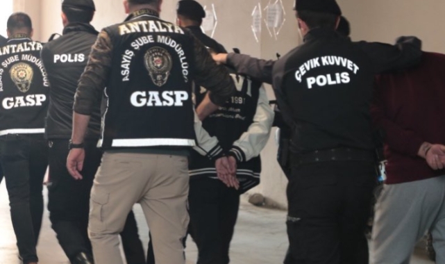 Antalya'da 'Son Kadeh' Operasyonu: Sahte Profillerle Tuzak, Silah Zoruyla Şişirilmiş Hesap!