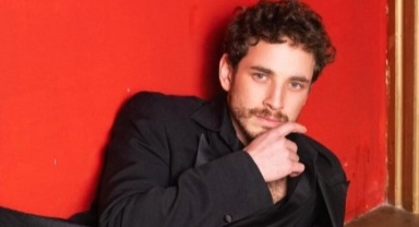 Cem Yiğit Üzümoğlu'ndan Şaşırtan Açıklama: 'Şakir Paşa Ailesi' Seti Tekrar Yandı, Her Şey Kül Oldu