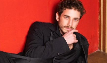 Cem Yiğit Üzümoğlu'ndan Şaşırtan Açıklama: 'Şakir Paşa Ailesi' Seti Tekrar Yandı, Her Şey Kül Oldu