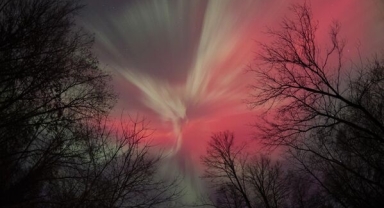 Güneş'teki Patlamalar Kuzey Işıklarını ABD'ye Taşıdı: Minnesota ve North Carolina Gökyüzünde Görüldü