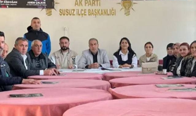 Kars'ta AKP'li Başkana 'Çifte Görev' İddiası: Aynı Lisede Hem Öğretmen Hem Kantinci