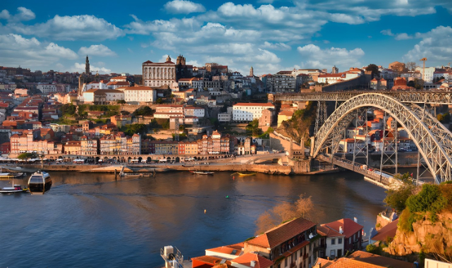 Portekiz'den Yeni Oturum İzni: Aylık 870 Euro Pasif Gelir Şartı