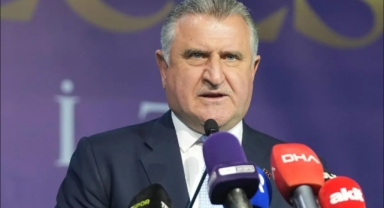 Bakan Osman Aşkın Bak'tan Tribünlerdeki Leyla Zana Sloganlarına Sert Tepki